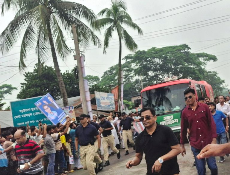 মুকসুদপুরে প্রধানমন্ত্রীকে দক্ষিণ বঙ্গে স্বাগত জানালেন হাজারো নেতাকর্মী