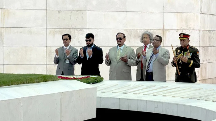 জিয়াউর রহমান ও খালেদা জিয়ার সমাধিতে ভারপ্রাপ্ত রাষ্ট্রপতির শ্রদ্ধা