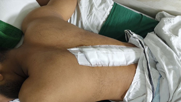 মোহাম্মদপুরে পুলিশ কর্মকর্তাকে ছুরিকাঘাত