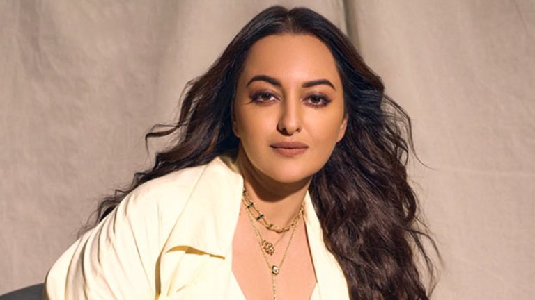শিক্ষামন্ত্রী পদত্যাগ করতেই ‘কান ধরে ওঠবোস’ সোনাক্ষীর!