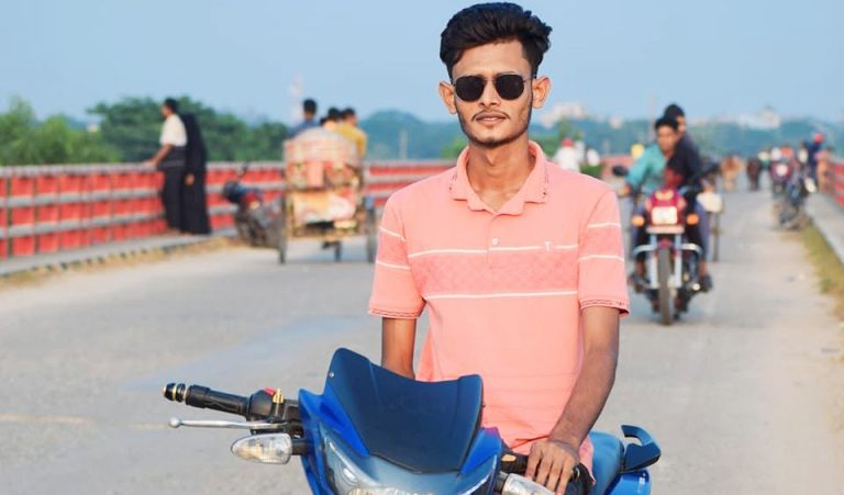 কিশোরগঞ্জে ফিল্মি স্টাইলে বরযাত্রীর গাড়ি থেকে নববধূকে তুলে নিলেন ছাত্রদলকর্মী