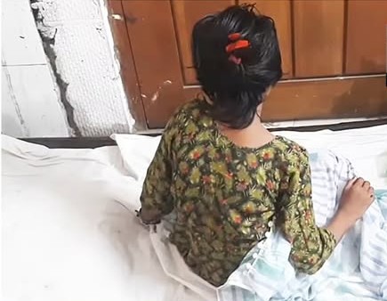 বরগুনায় বখাটের চড়–লাথিতে দাঁত ভেঙে গেল পঞ্চম শ্রেণির ছাত্রীর
