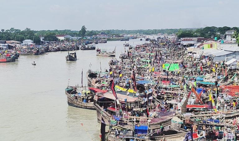 জ্বালানি তেলের মূল্য বৃদ্ধিতে জেলেদের ক্ষোভ