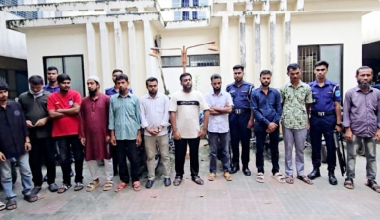 কিশোরগঞ্জে সরকারি দুই হাসপাতাল থেকে ১৭ দালাল আটক