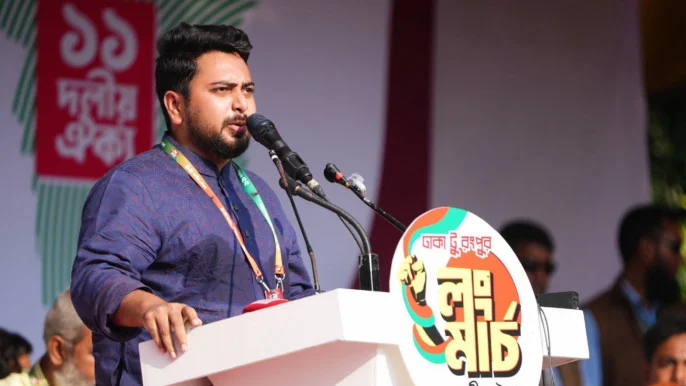 হেলিকপ্টারে পালাবেন নাকি সম্মানের সঙ্গে পদত্যাগ করবেন: তারেক রহমানকে নাহিদ ইসলাম