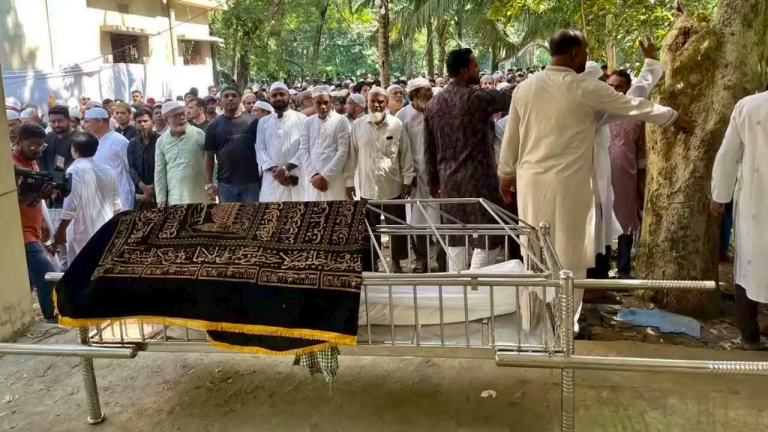 রাউজানে পারিবারিক কবরস্থানে সাবেক ছাত্রলীগ নেতা রোটনকে দাফন