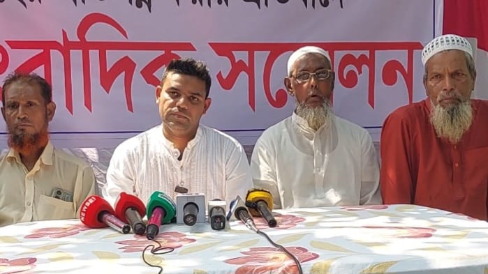 টঙ্গীতে ককটেল উদ্ধারের ঘটনায় বিএনপি নেতার সংবাদ সম্মেলন