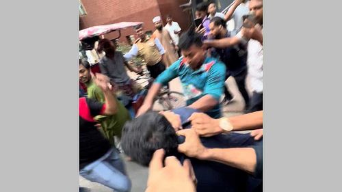 ধানমন্ডিতে রোটনের জানাজায় বাধা, অংশ নিতে জড়ো হওয়াদের মারধর